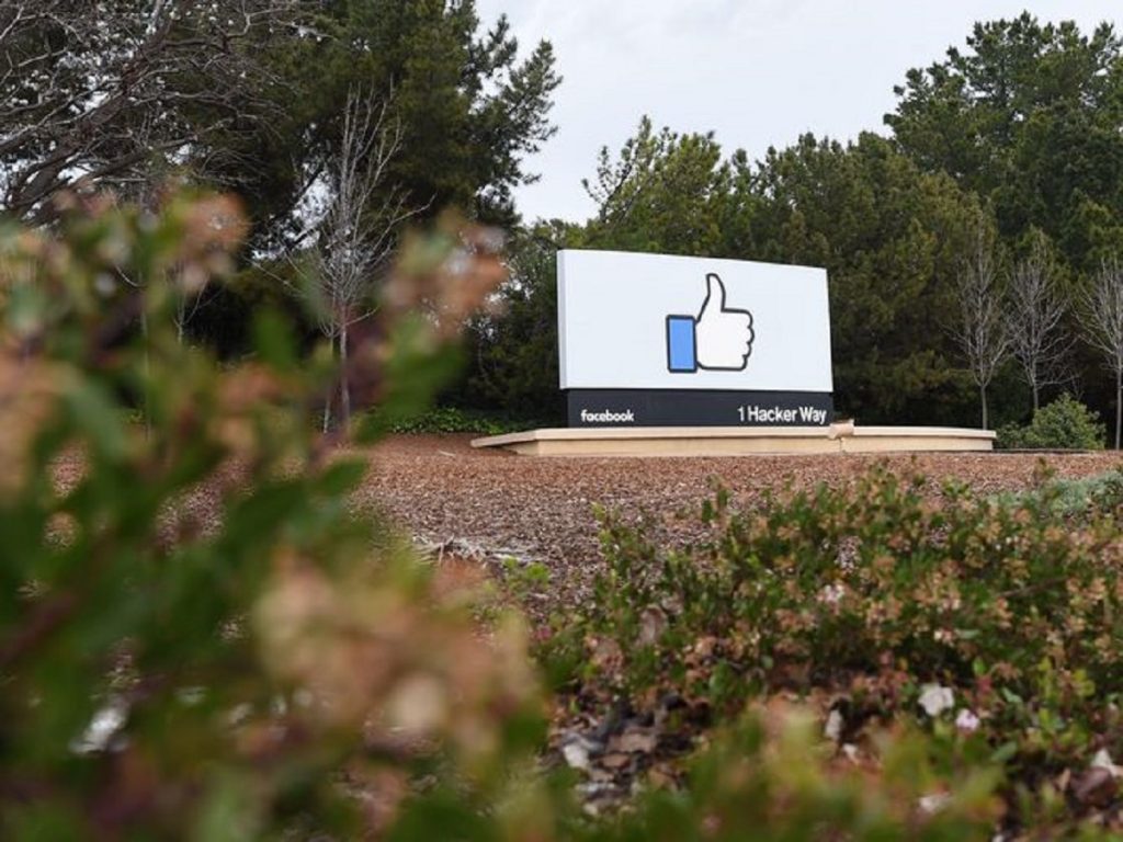 Facebook expands downvote button to some users in Australia New Zealand, Technology News Today, Technology News USA, Latest Technology News, Technology News Headlines