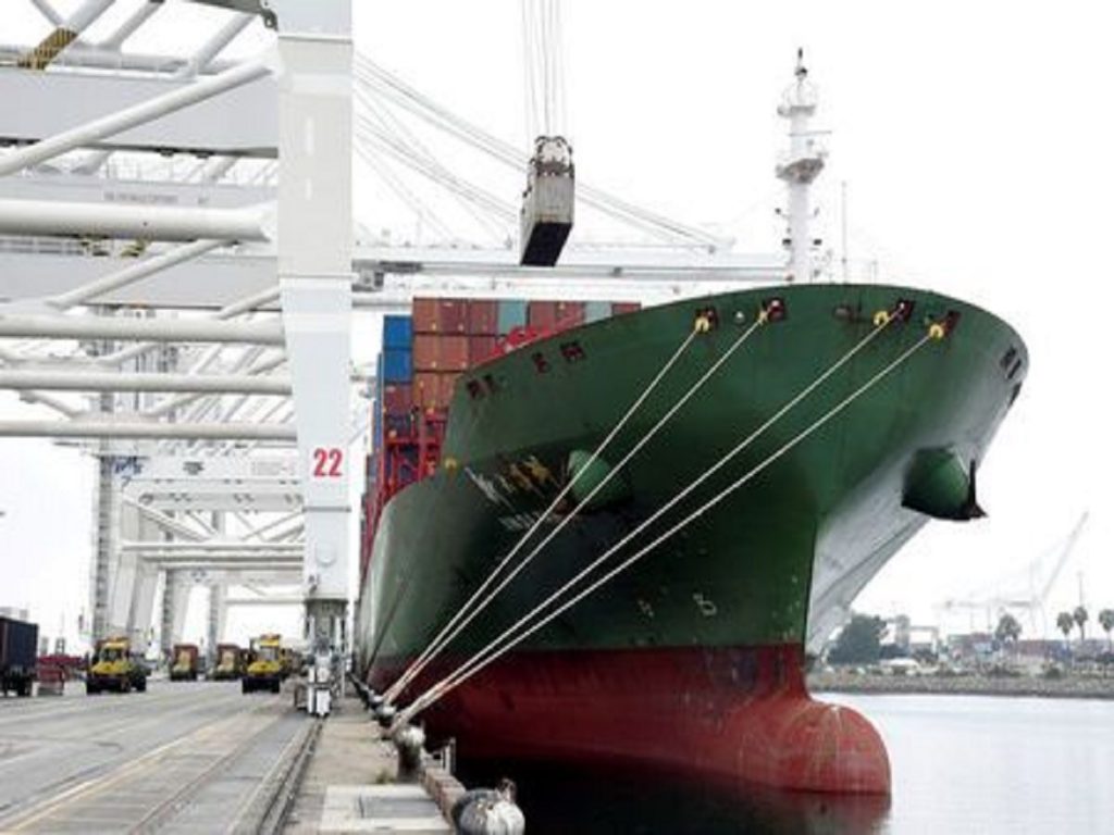 U.N. shipping agency reaches deal to cut CO2 emissions