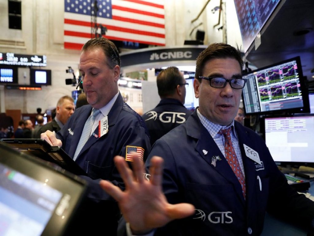 Wall Street falls on investor nerves about interest rates, tech