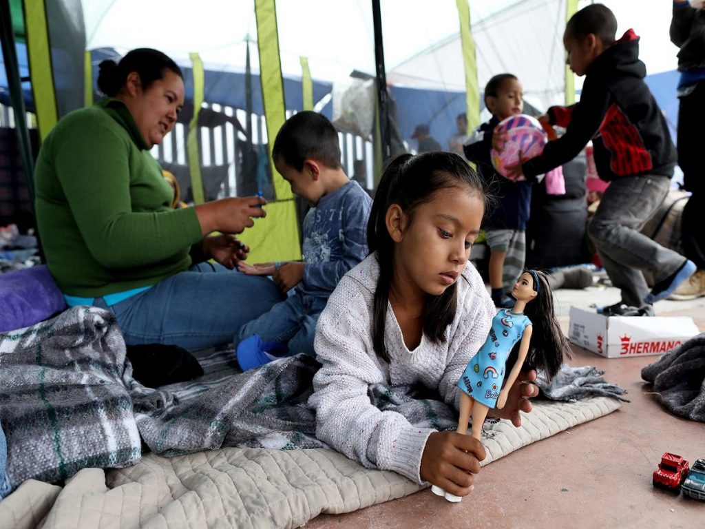 A caravan of Central Americans reaches Tijuana and a dramatic scene unfolds