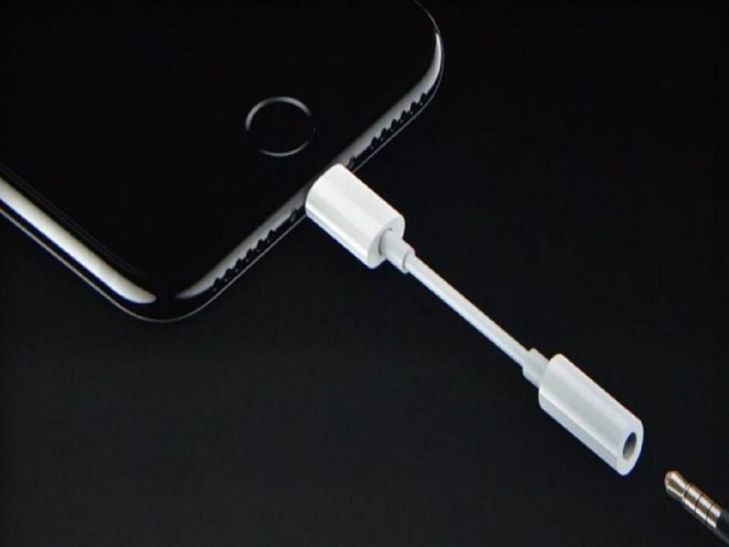 Analyst says Apple may forego Lightning to 3.5mm adapter for new iPhones