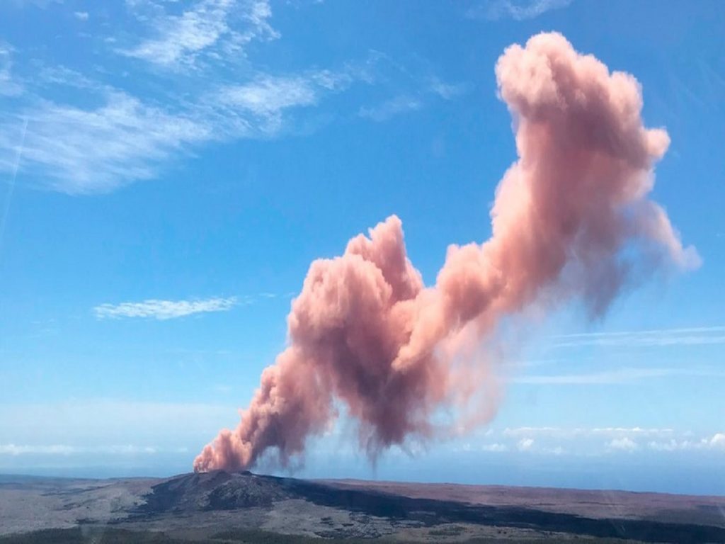 In Hawaii Kilauea Volcano Erupts Spewing Lava and Gases Near Homes, USA Today News, Latest US News, Latest News Headlines, USA Breaking News, Today Latest News