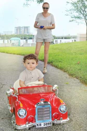 Lil' Rider Cruisin' Coupe Battery-Operated Classic Car with Remote