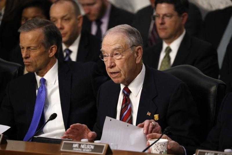 Key senator urges any wavering U.S. high court justice to retire now